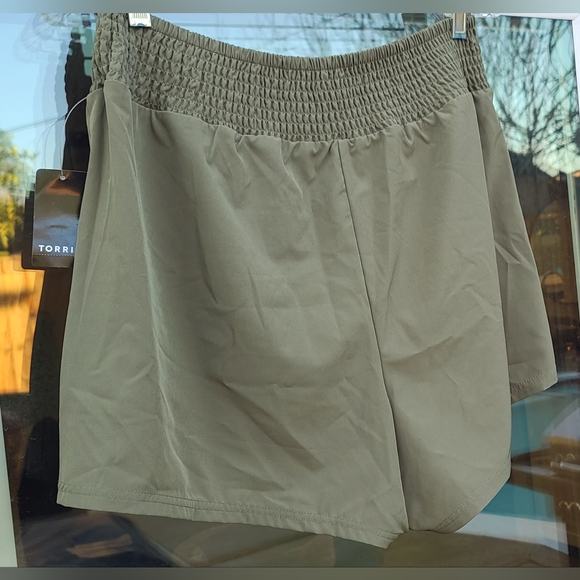 NEW - Torrid Dusty Olive Green Active Shorts - Size 0/Large/12 - Picture 4 of 13